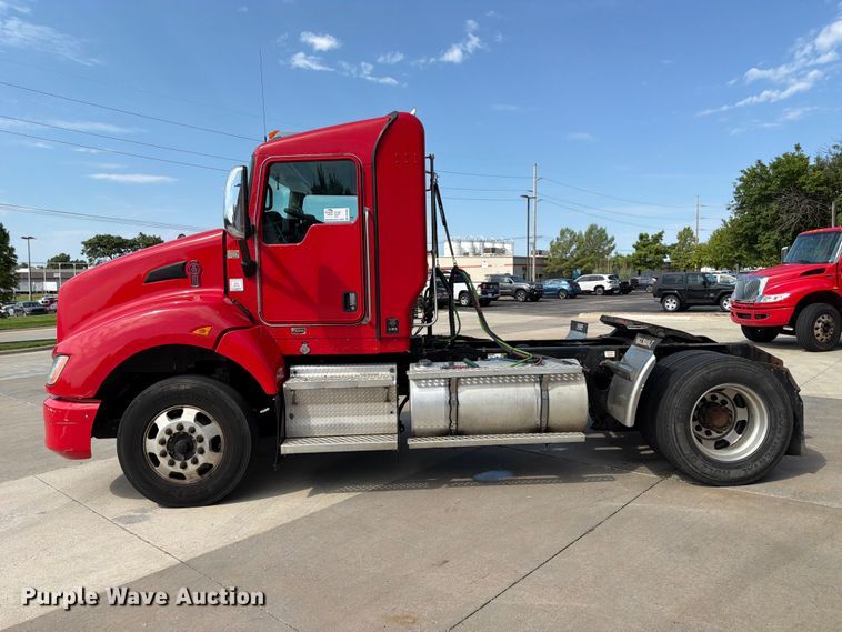 image for item DQ7953 2016 Kenworth T4 semi truck