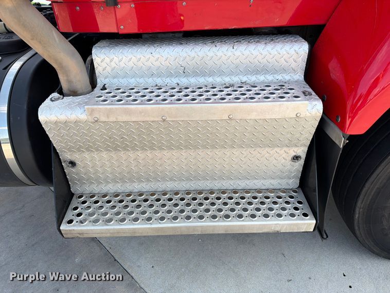 image for item DQ7953 2016 Kenworth T4 semi truck