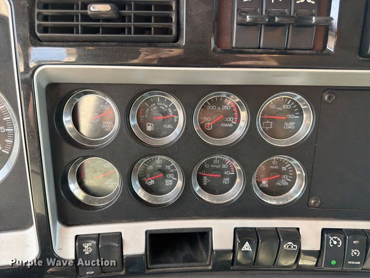 image for item DQ7953 2016 Kenworth T4 semi truck