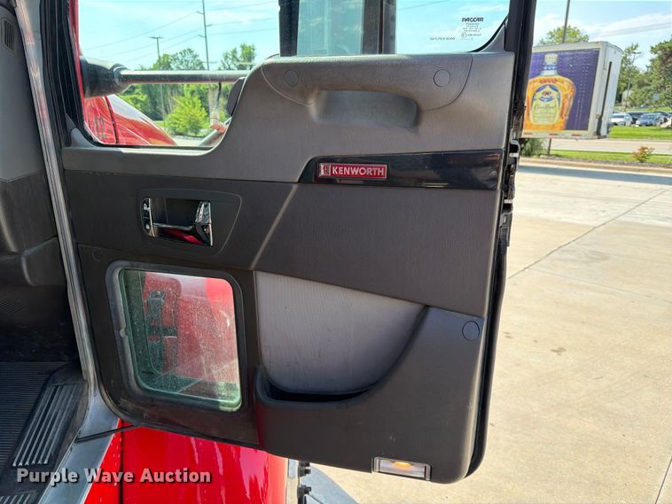 image for item DQ7953 2016 Kenworth T4 semi truck