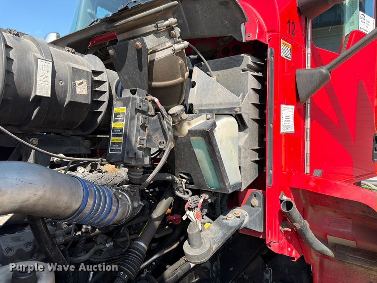 image for item DQ7953 2016 Kenworth T4 semi truck