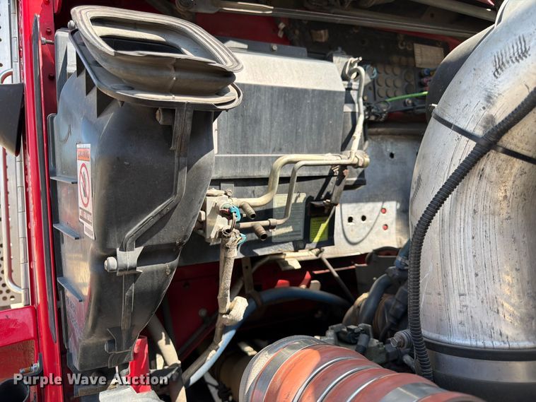 image for item DQ7953 2016 Kenworth T4 semi truck