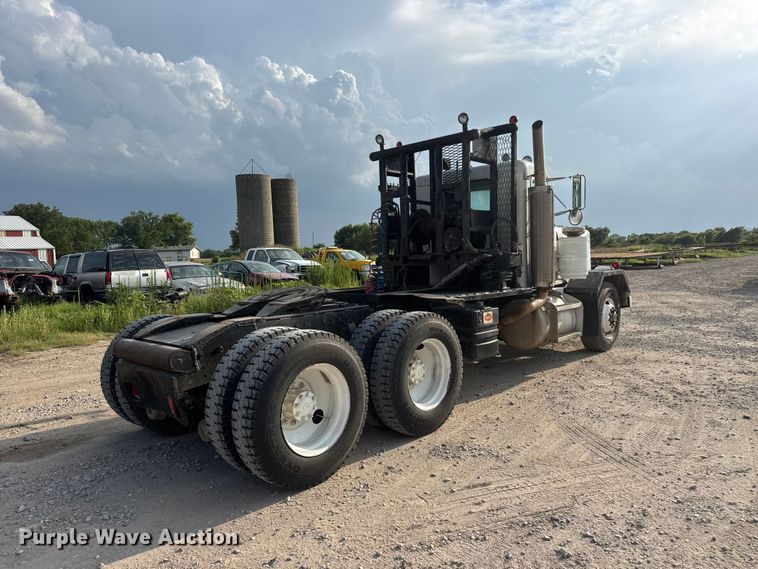 image for item DW6776 1983 Peterbilt 353 semi truck