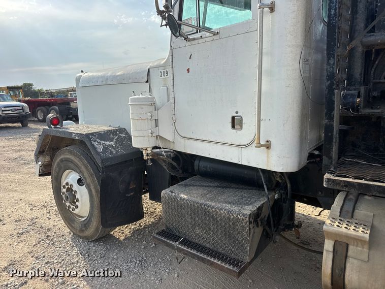 image for item DW6776 1983 Peterbilt 353 semi truck