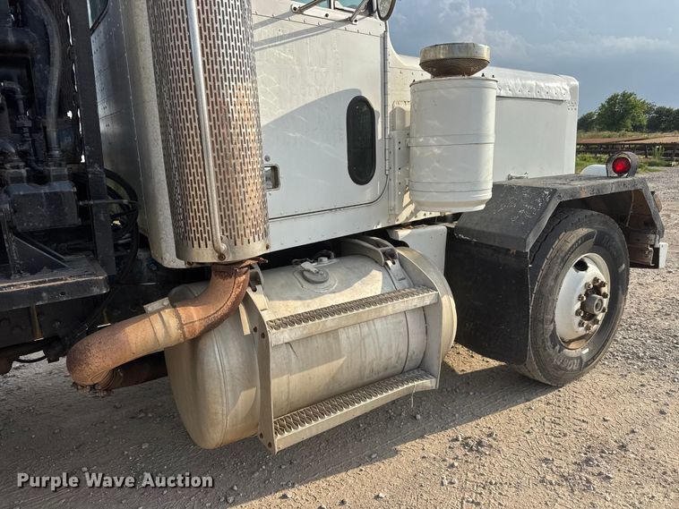 image for item DW6776 1983 Peterbilt 353 semi truck