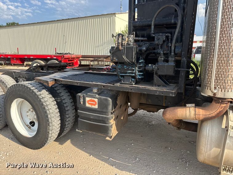image for item DW6776 1983 Peterbilt 353 semi truck