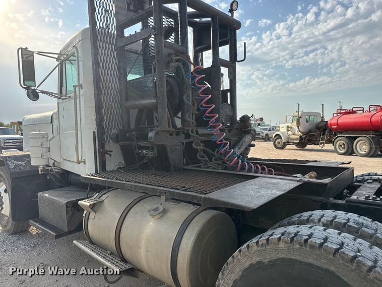 image for item DW6776 1983 Peterbilt 353 semi truck