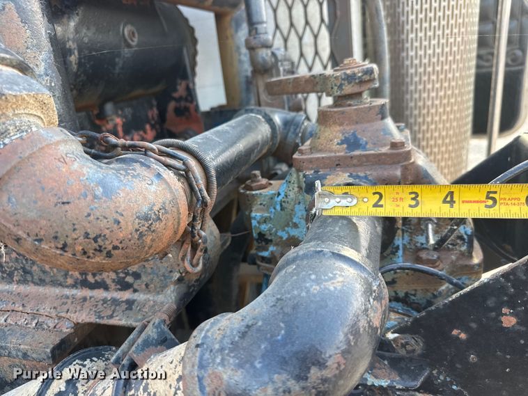 image for item DW6776 1983 Peterbilt 353 semi truck