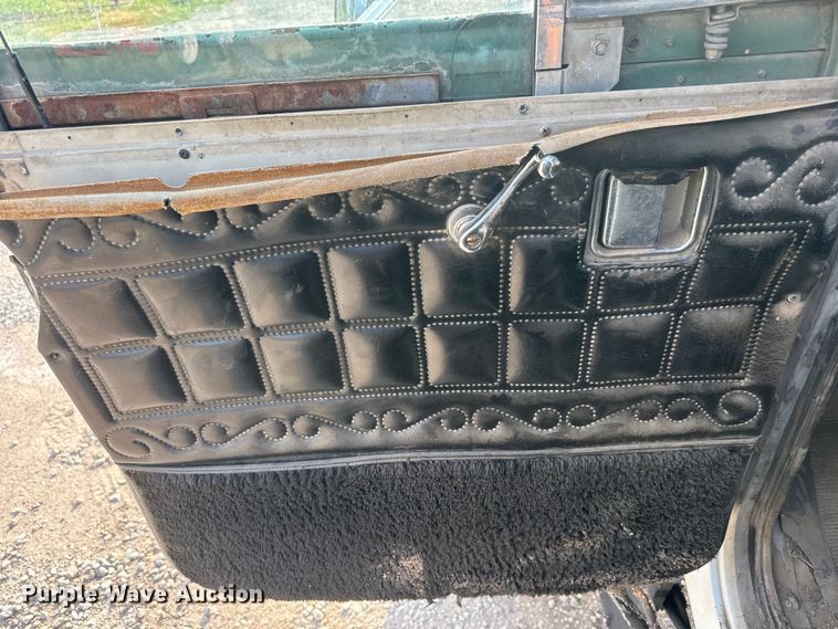 image for item DW6776 1983 Peterbilt 353 semi truck