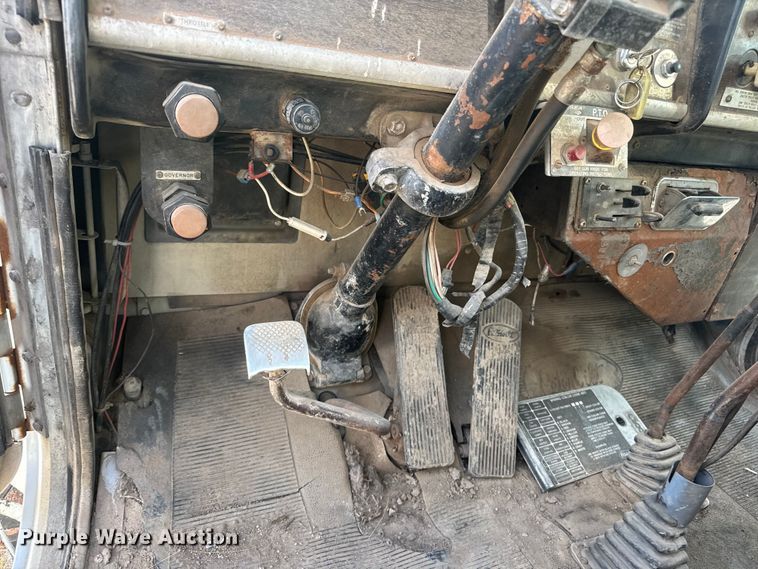 image for item DW6776 1983 Peterbilt 353 semi truck