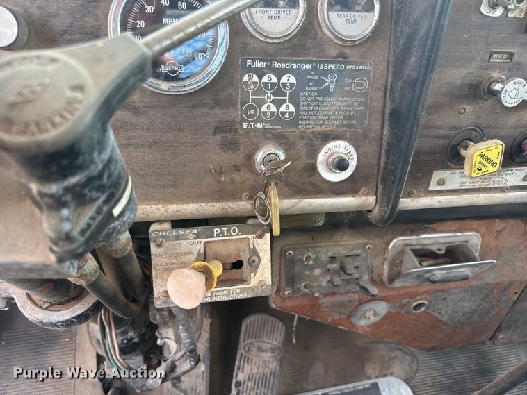 image for item DW6776 1983 Peterbilt 353 semi truck