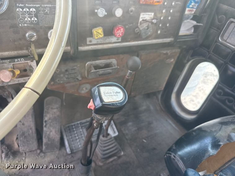 image for item DW6776 1983 Peterbilt 353 semi truck