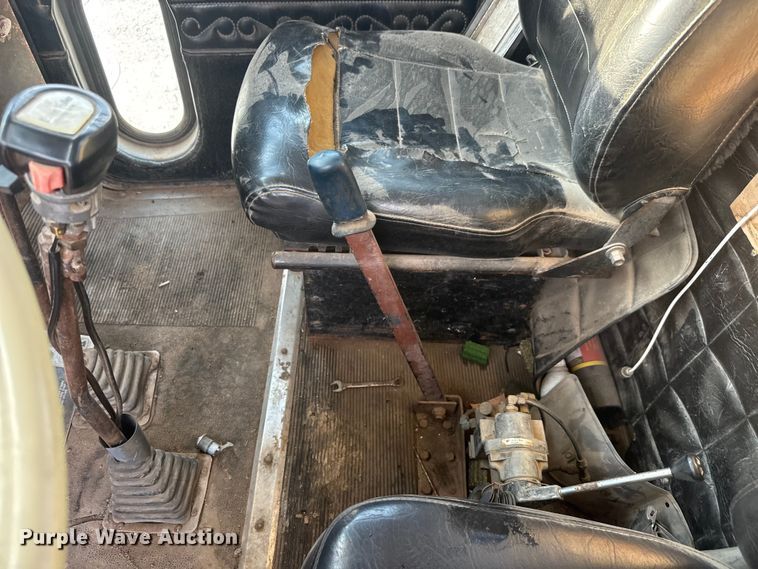 image for item DW6776 1983 Peterbilt 353 semi truck