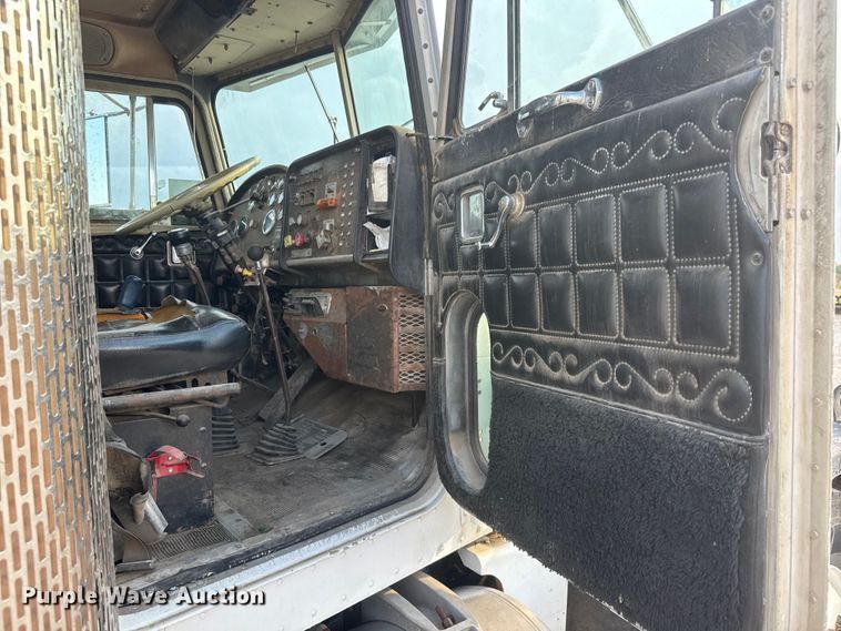 image for item DW6776 1983 Peterbilt 353 semi truck