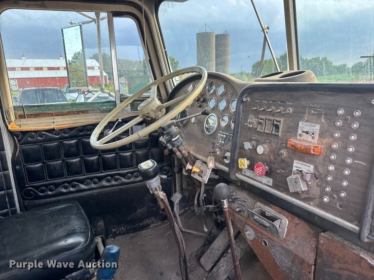 image for item DW6776 1983 Peterbilt 353 semi truck