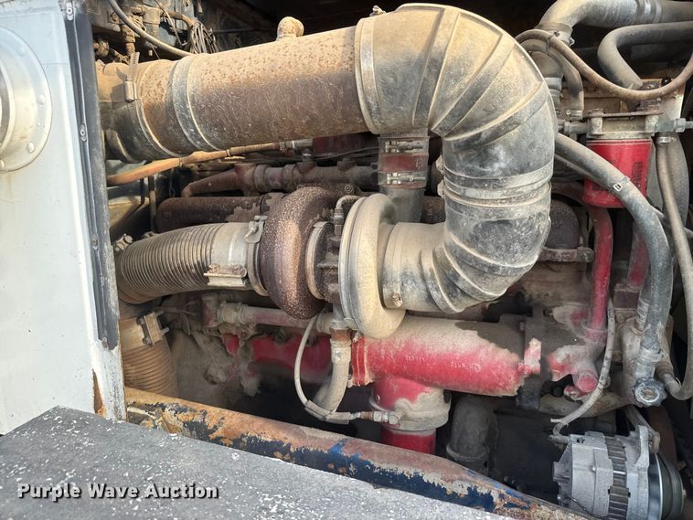 image for item DW6776 1983 Peterbilt 353 semi truck
