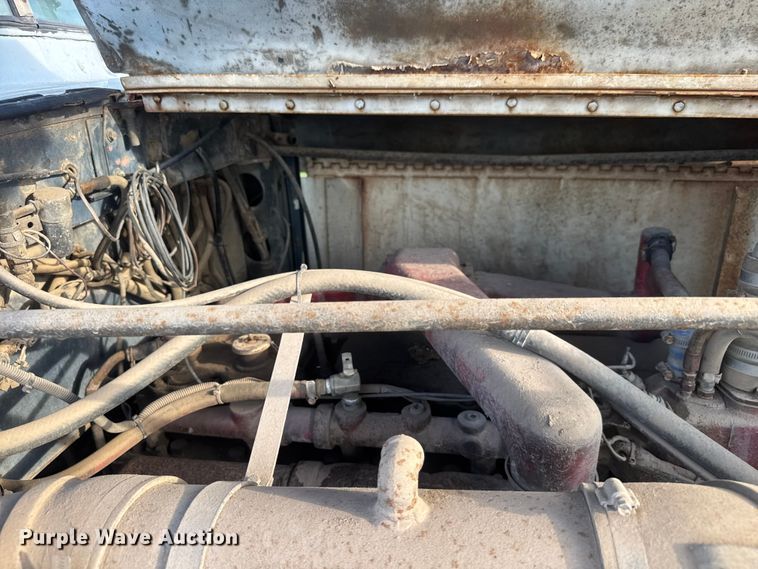 image for item DW6776 1983 Peterbilt 353 semi truck