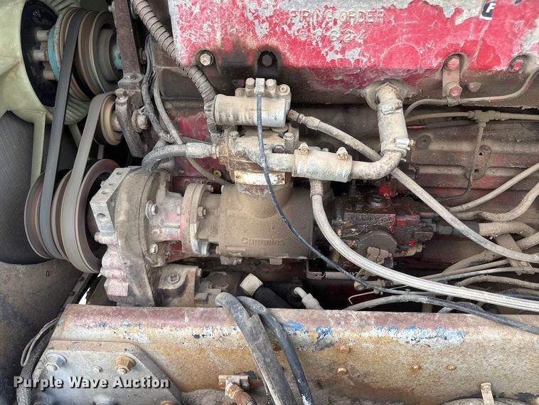 image for item DW6776 1983 Peterbilt 353 semi truck