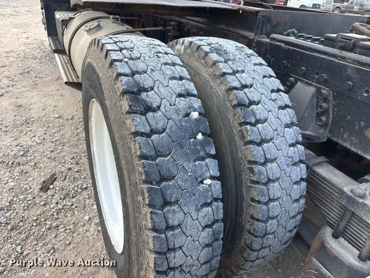 image for item DW6776 1983 Peterbilt 353 semi truck