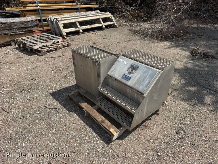Merrit truck steps
