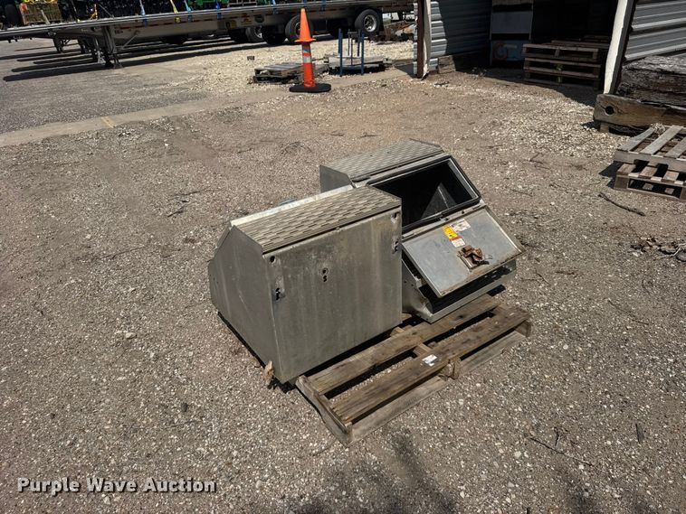image for item DY2991 Merrit truck steps