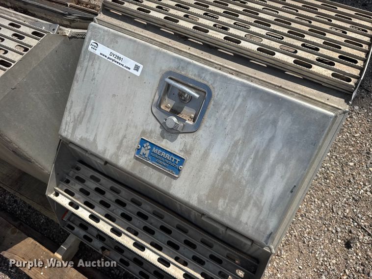 image for item DY2991 Merrit truck steps
