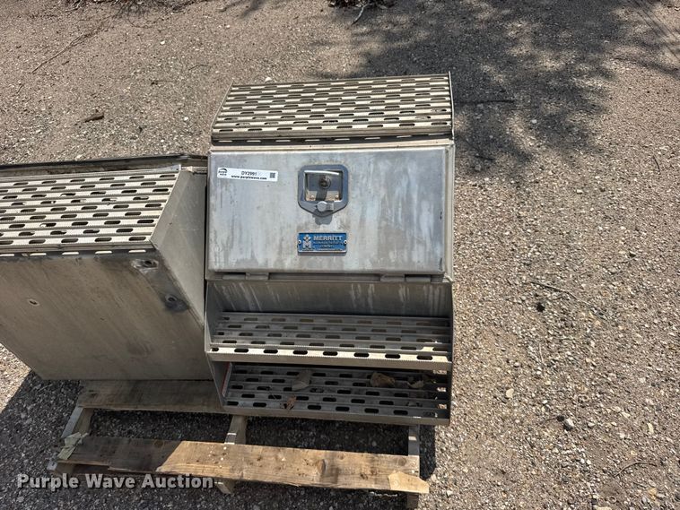 image for item DY2991 Merrit truck steps