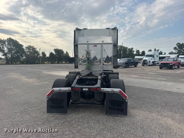 image for item DY3070 2024 Mack Anthem semi truck