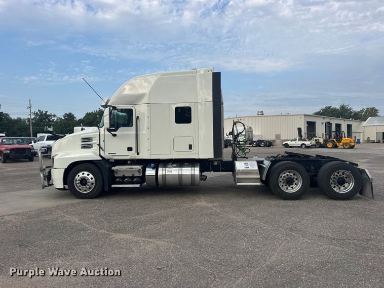 image for item DY3070 2024 Mack Anthem semi truck