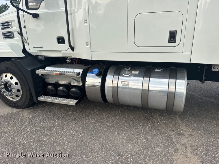 image for item DY3070 2024 Mack Anthem semi truck