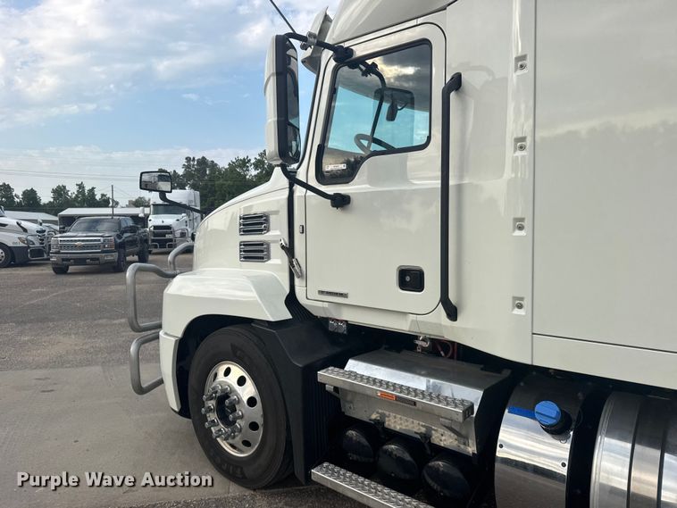 image for item DY3070 2024 Mack Anthem semi truck