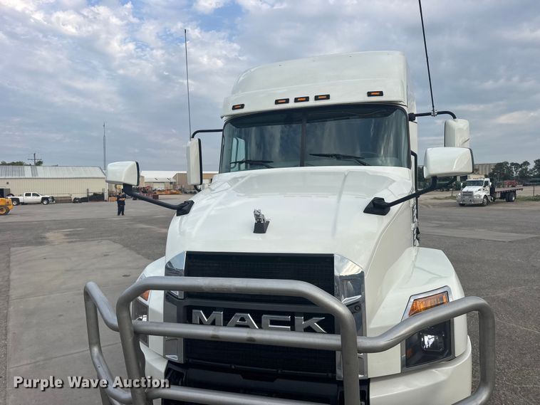 image for item DY3070 2024 Mack Anthem semi truck