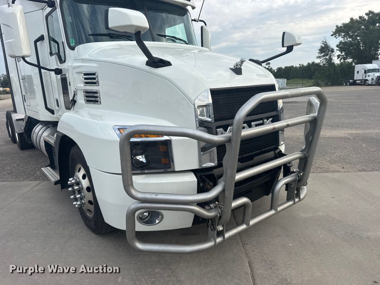 image for item DY3070 2024 Mack Anthem semi truck