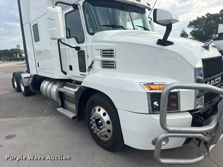 image for item DY3070 2024 Mack Anthem semi truck