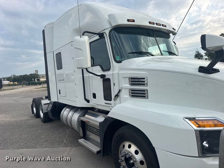 image for item DY3070 2024 Mack Anthem semi truck