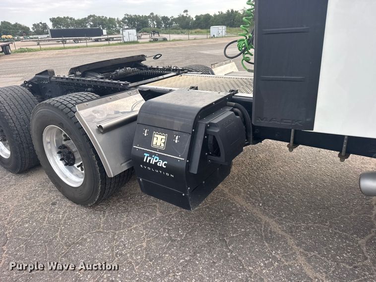 image for item DY3070 2024 Mack Anthem semi truck