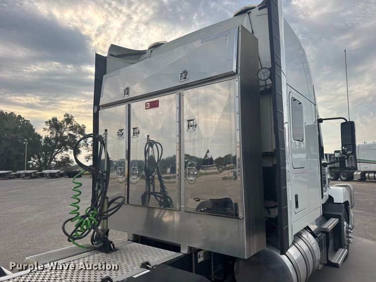 image for item DY3070 2024 Mack Anthem semi truck