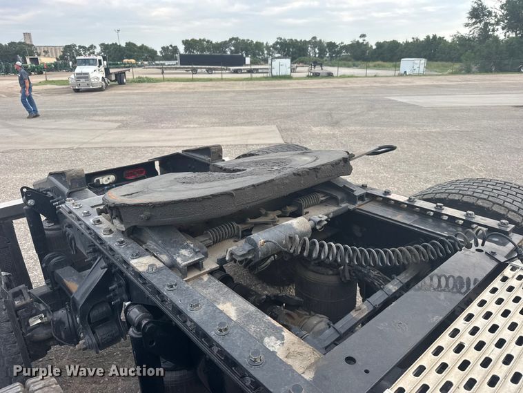 image for item DY3070 2024 Mack Anthem semi truck