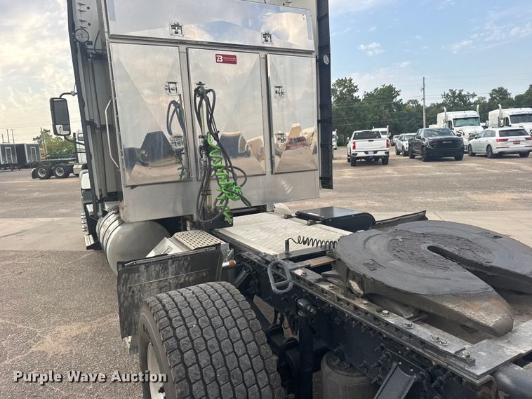 image for item DY3070 2024 Mack Anthem semi truck