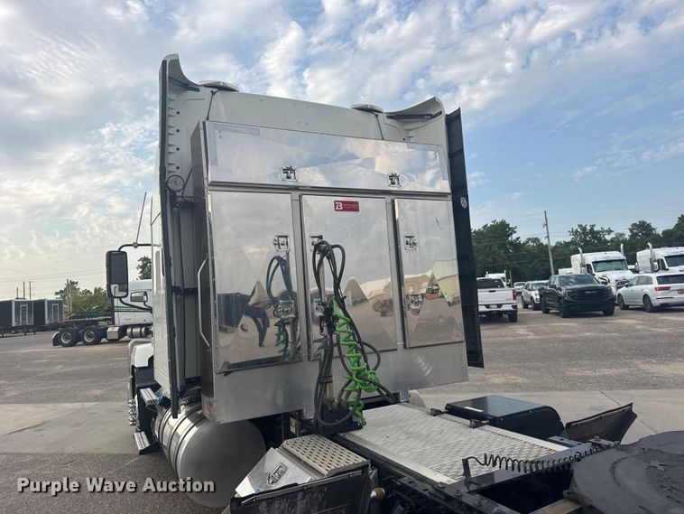 image for item DY3070 2024 Mack Anthem semi truck
