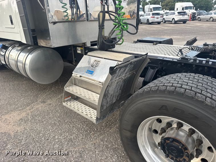 image for item DY3070 2024 Mack Anthem semi truck