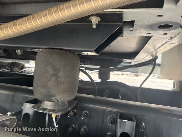 image for item DY3070 2024 Mack Anthem semi truck