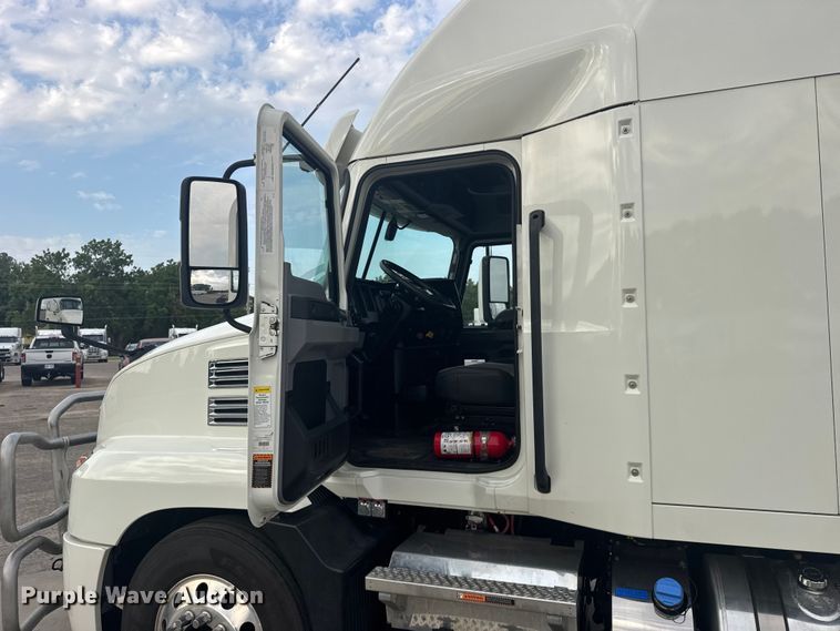 image for item DY3070 2024 Mack Anthem semi truck