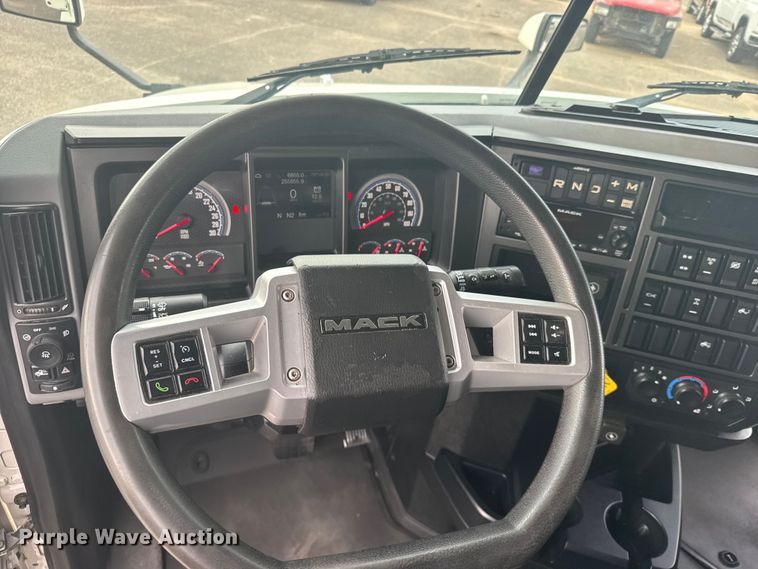 image for item DY3070 2024 Mack Anthem semi truck