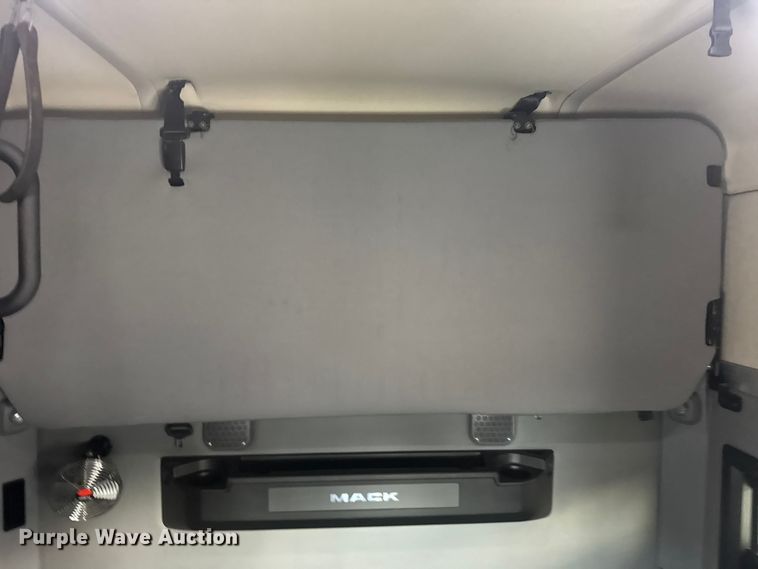 image for item DY3070 2024 Mack Anthem semi truck