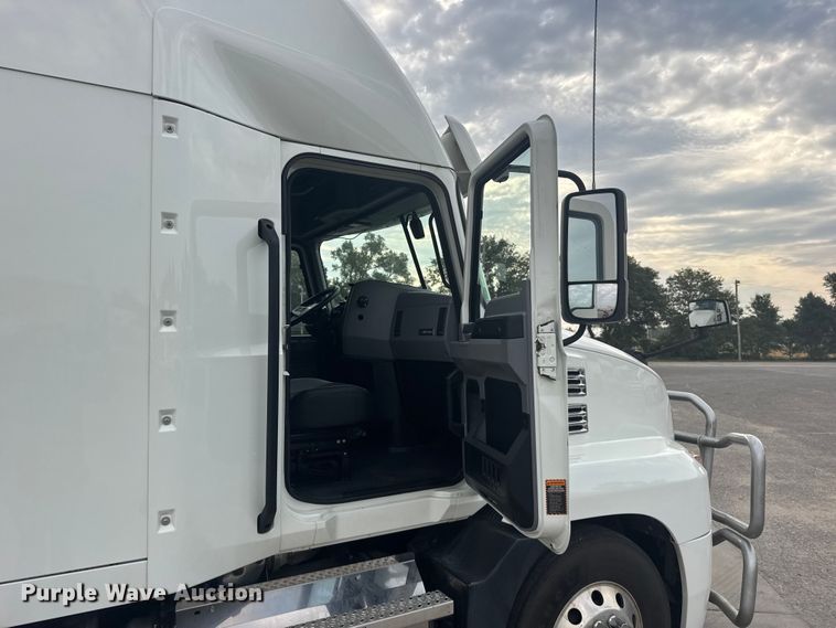 image for item DY3070 2024 Mack Anthem semi truck