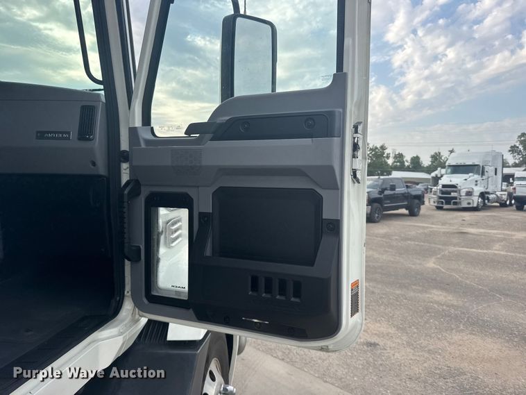 image for item DY3070 2024 Mack Anthem semi truck