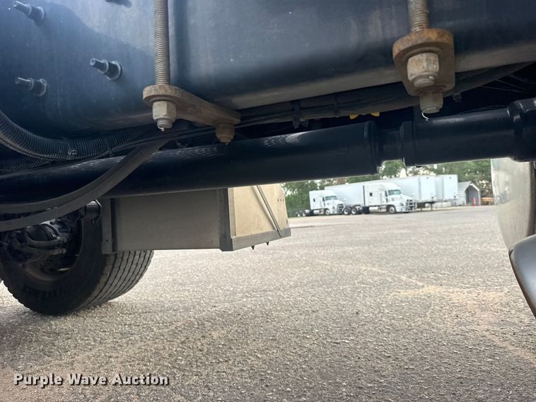 image for item DY3070 2024 Mack Anthem semi truck