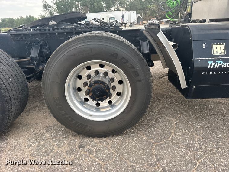 image for item DY3070 2024 Mack Anthem semi truck