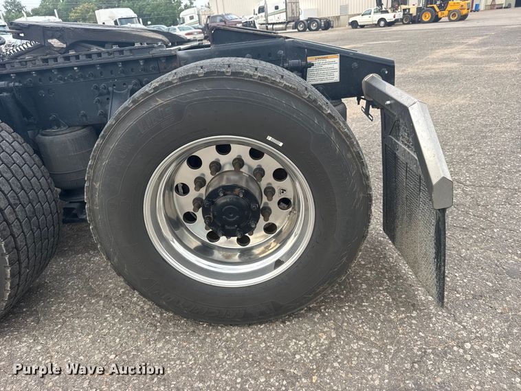image for item DY3070 2024 Mack Anthem semi truck